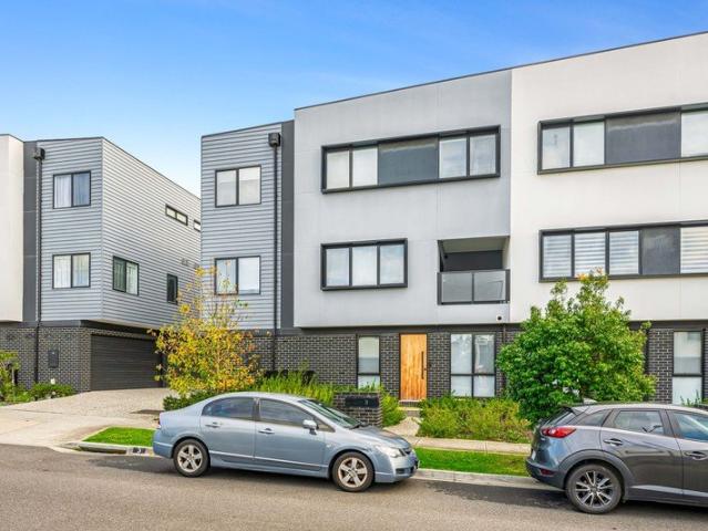 Modern Three Bedroom Townhouse in Prime Burwood East Location