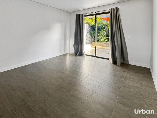 Modern Three Bedroom Townhouse in Prime Location