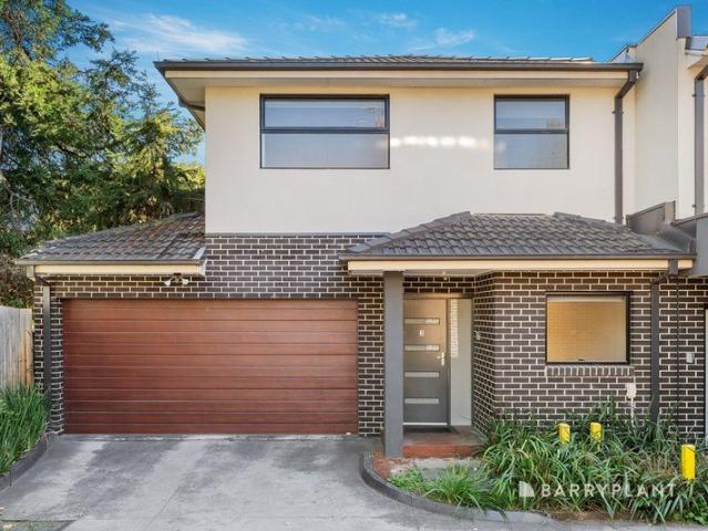 Modern Three Bedroom Townhouse in Prime Ringwood Location!