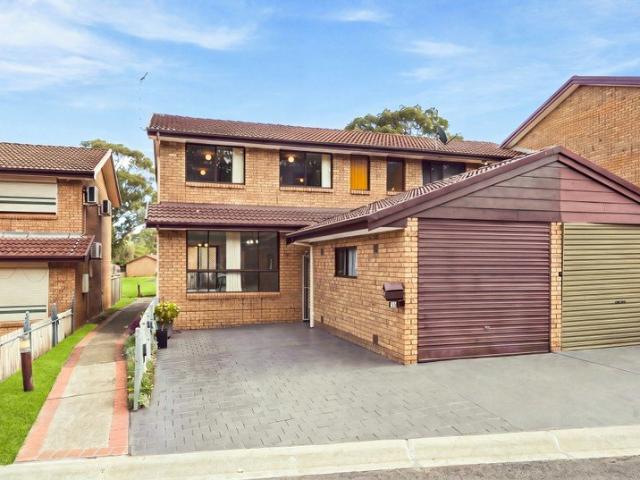 Modern Three Bedroom Townhouse in the Heart of Wetherill Park