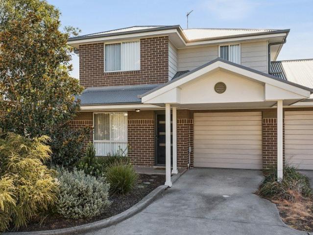 Modern Three Bedroom Townhouse Offering Comfort and Convenience