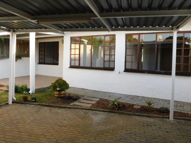 MODERN THREE BEDROOM TOWNHOUSE LHP