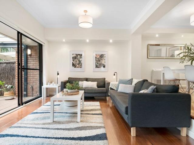 Modern Three Bedroom Townhouse, Superbly Located