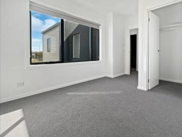 Rockbank, Victoria - Parking, Equipped kitchen