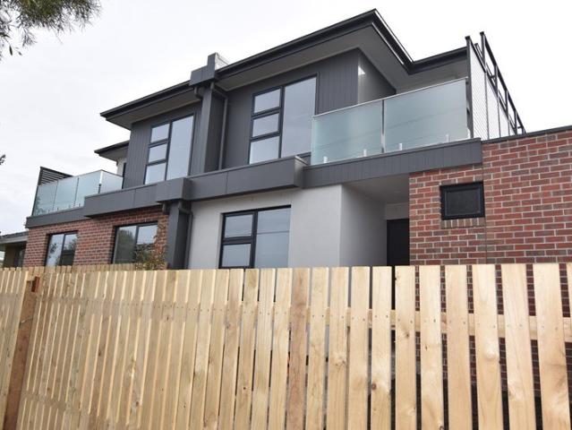 Modern Three Bedroom Townhouse with Elevated Views