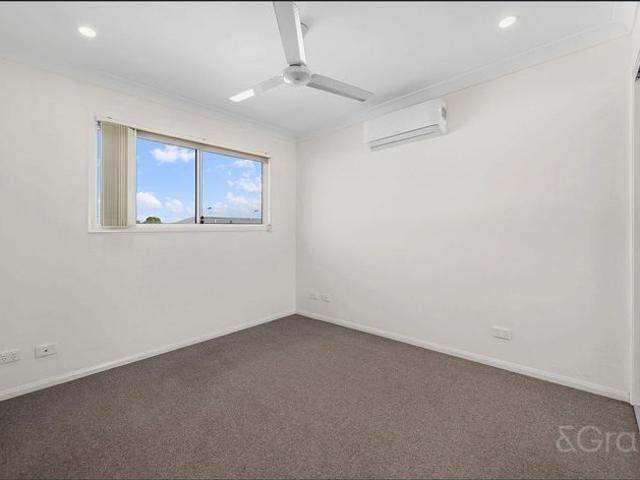 Modern Three Bedroom Townhouse with great yard