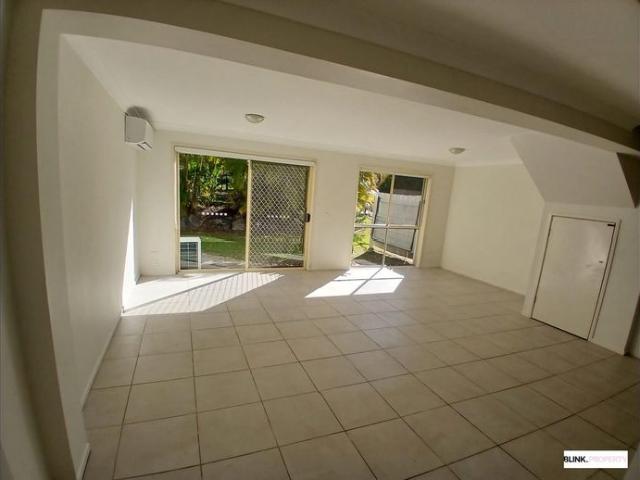 MODERN THREE BEDROOM TOWNHOUSE WITH POOL AND TENNIS COURT