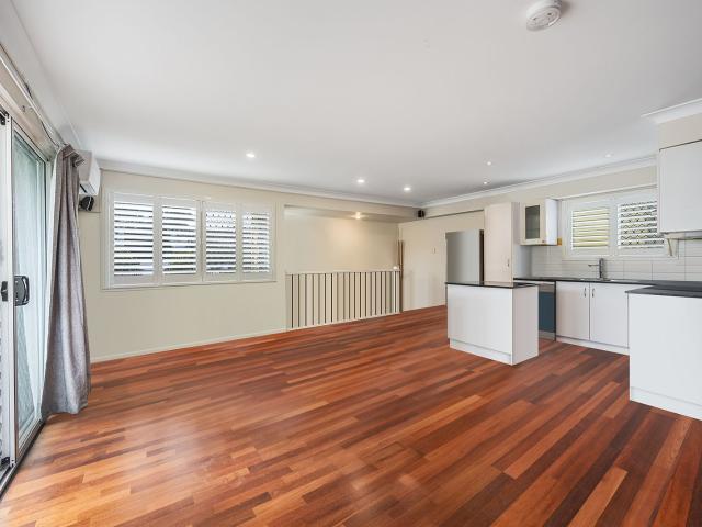 Modern Three Bedroom Townhouse with Solar & Double Garage