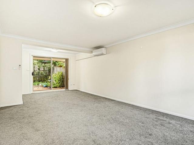 Modern Three Bedroom Townhouse with Spacious Backyard