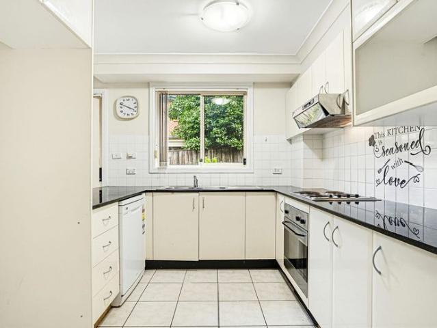 Modern Three Bedroom Townhouse with Spacious Backyard