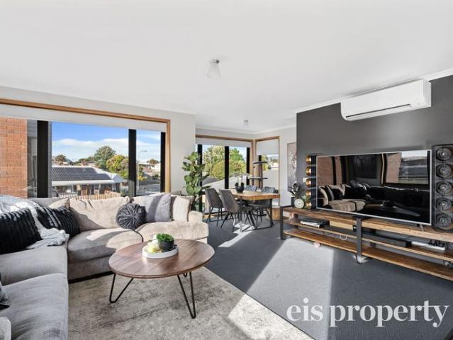 Modern Three Bedroom Townhouse With Spacious Living