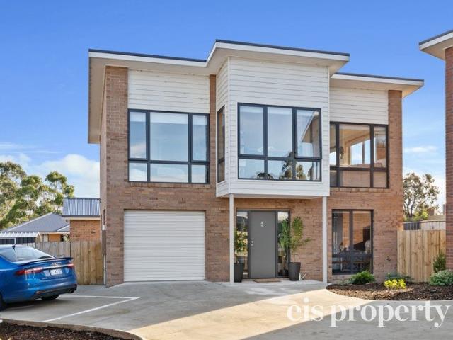 Modern Three Bedroom Townhouse With Spacious Living