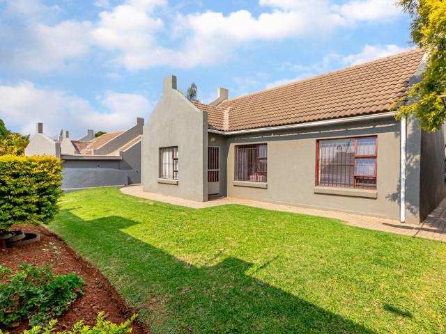 Modern Three Bedroom Townhouse To Rent In The Secure Pinehaven Estate