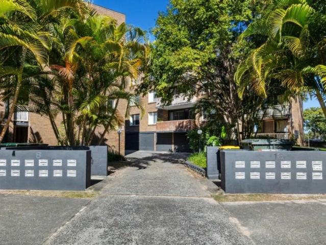 Modern Three Bedroom, Two Bathroom Unfurnished Unit