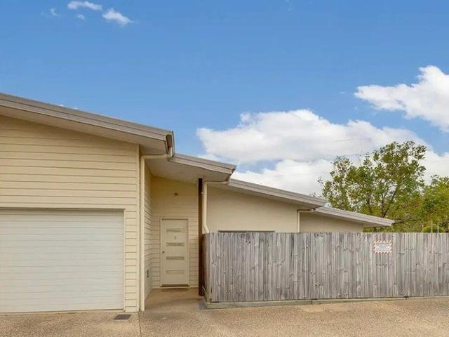 Modern Three Bedroom Unit in a Convenient Central Location