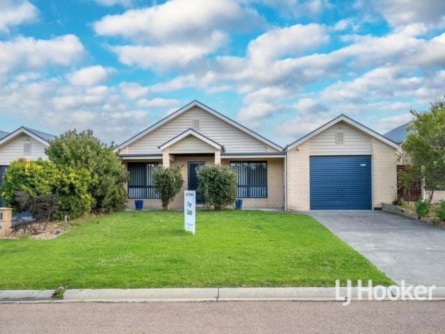 Modern Three Bedroom Unit with Private Courtyard