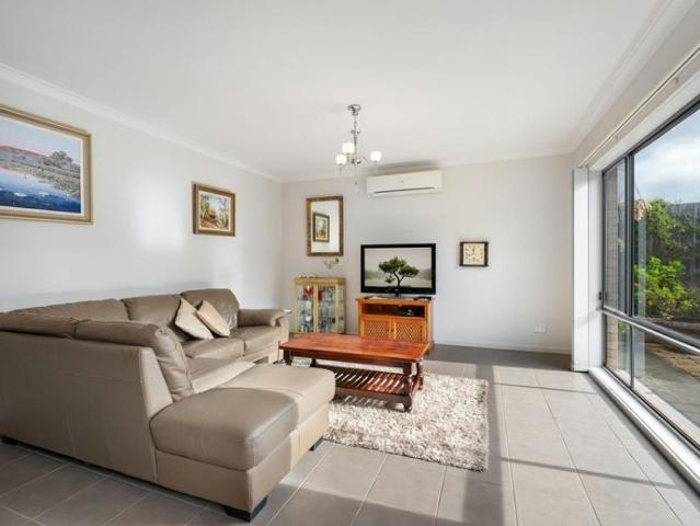 Modern Three Bedroom Unit with Private Courtyard