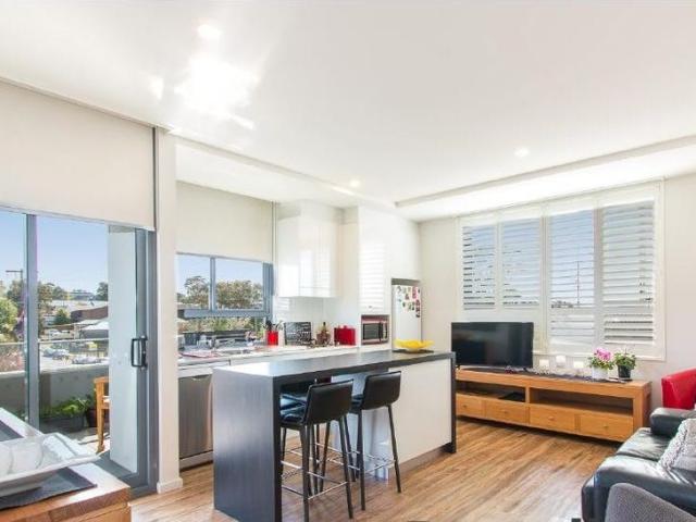 Modern Three Bedroom Apartment in Prime Location