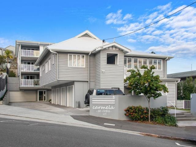 modern three bedroom apartment with city views & exceptional lifestyle location!