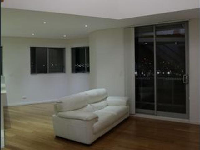Modern three bedroom apartment with city views in Arncliffe