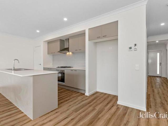 Modern Three Bedroom Close to Amenities