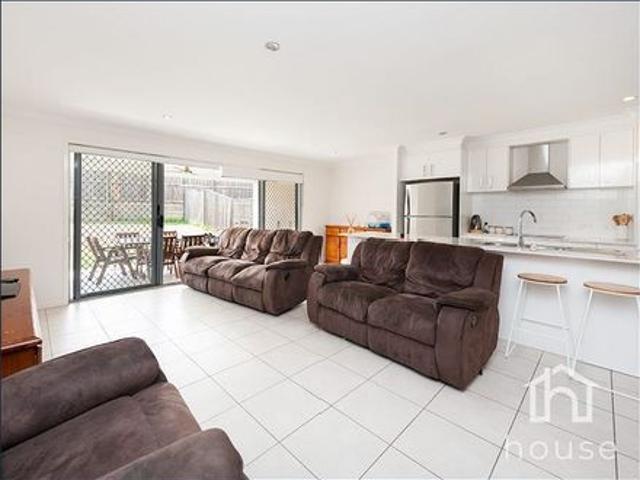 MODERN THREE BEDROOM DUPLEX