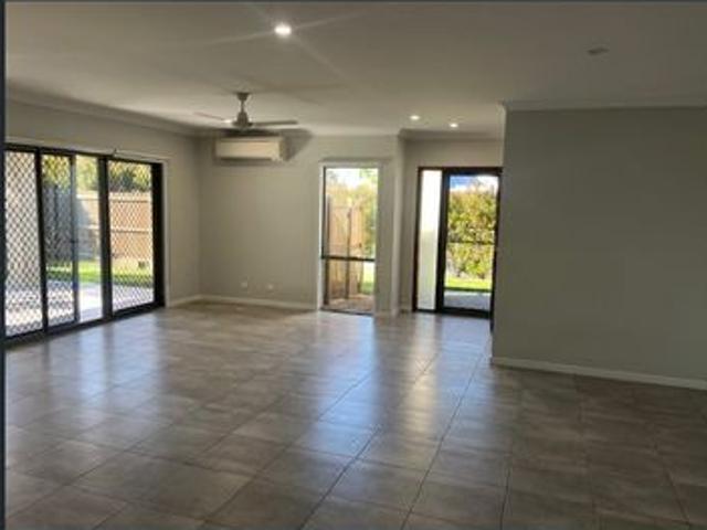 Modern Three Bedroom Duplex with Spacious Yard in Gainsborough Greens