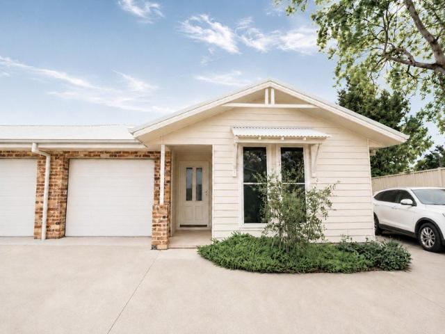 Modern Three Bedroom Duplex with Spacious Open Plan Living