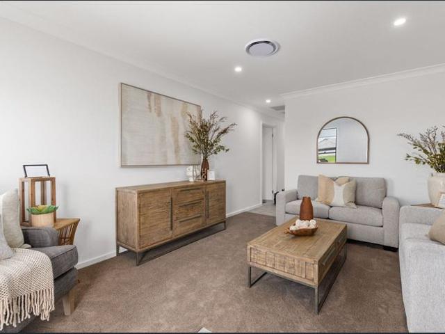 MODERN THREE BEDROOM FAMILY HOME