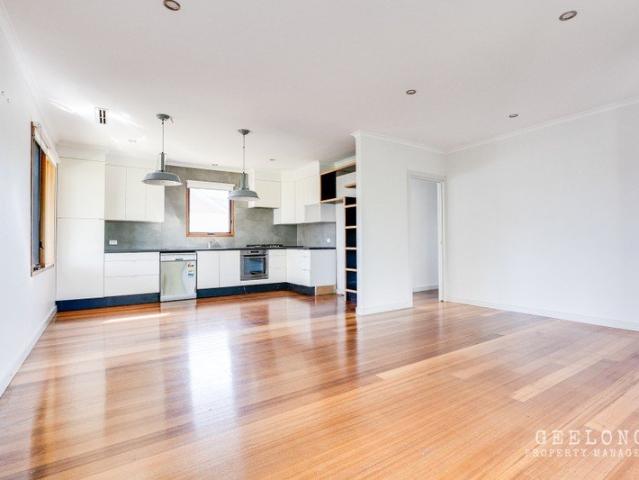 Modern Three Bedroom Home In Newcomb