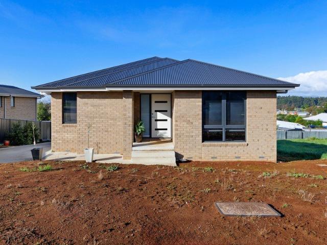 Modern Three Bedroom Home in a Convenient Location