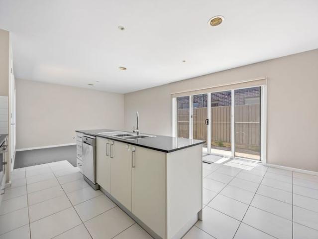 MODERN THREE BEDROOM HOME IN ALFREDTON