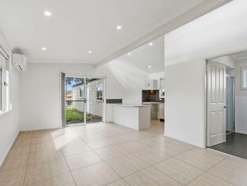 Modern Three Bedroom Home in Convenient Bellbird Location