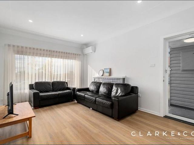 MODERN THREE BEDROOM HOME IN CONVENIENT LOCATION!
