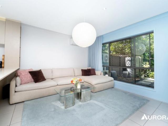 Modern Three Bedroom Home In Ground Swimming Pool