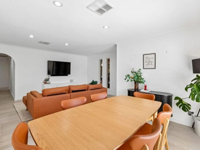 Modern Three Bedroom Home in Klemzig FOR RENT!