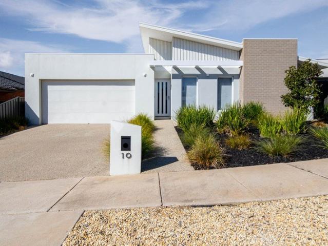 Modern Three Bedroom Home in Quiet Kangaroo Flat Location