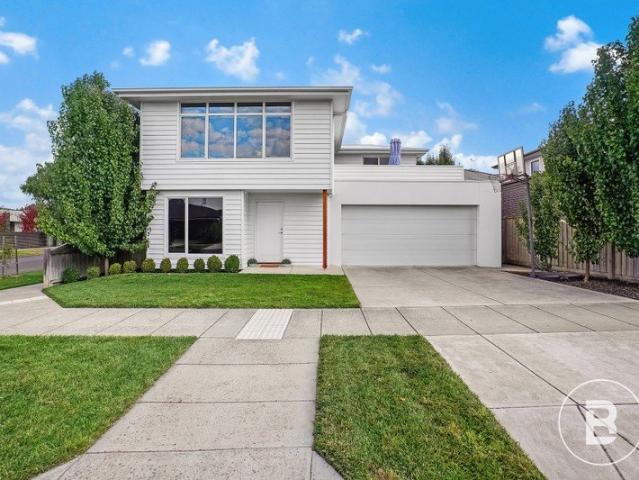 MODERN THREE BEDROOM HOME PLUS STUDY OVERLOOKING GOLF COURSE
