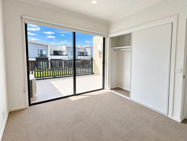 Modern Three Bedroom Home with Double Garage and Great Cranbourne West Location