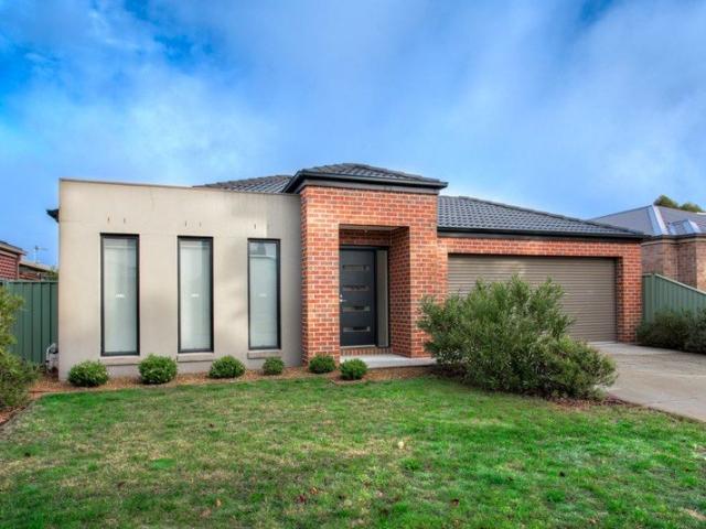 Modern Three Bedroom Home with Outdoor Entertaining & Extended Garage
