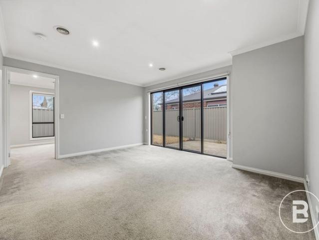 MODERN THREE BEDROOM HOME WITH TWO LIVING AREAS