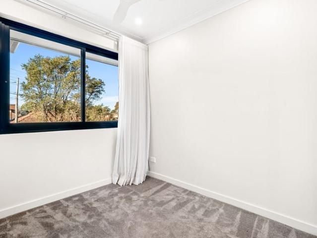 Modern Three Bedroom Home with Versatile Downstairs Studio