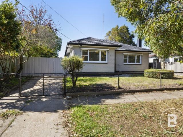 MODERN THREE BEDROOM LIVING IN A TREE LINED POCKET