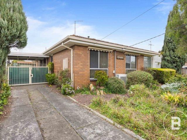 MODERN THREE BEDROOM LIVING IN A CONVENIENT WENDOUREE LOCATION