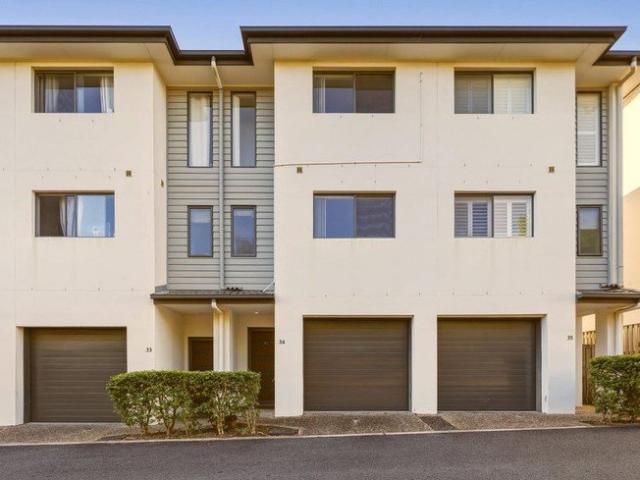 Modern Three Level Townhouse in Convenient Taigum Location!
