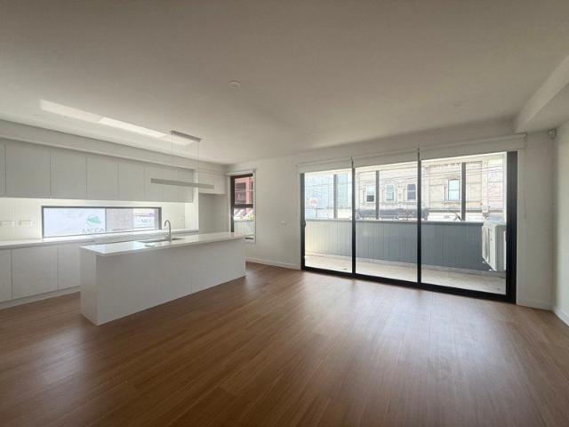 Modern three level townhouse in heart of Coburg
