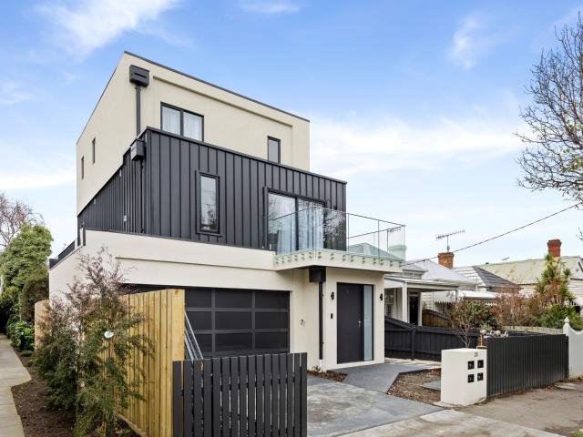 Modern Three Level Townhouse in Prime Richmond Location