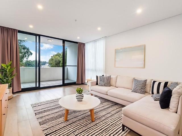 Modern Timber Floored One Bedroom Apartment with Designer Finishes