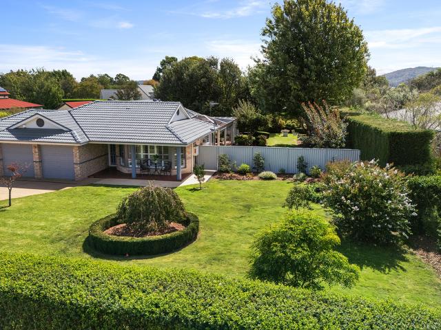 Modern Tranquility in Bowral: Single Level Home on 1600 Sqm Parcel