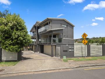 Modern Tri Level Home!